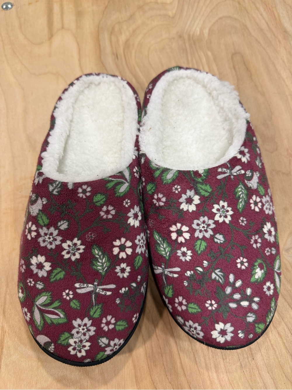 Vera Bradley Maroon Floral Slip-On Slippers with Green Leaves NWOT